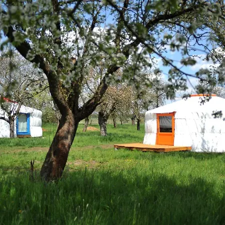 度假居 Idyllic Yurt With Organic Fruit Garden Near Cesky Brod, Czech Republic Cesky Brod