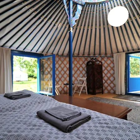 Idyllic Yurt With Organic Fruit Garden Near Cesky Brod, Czech Republic 度假居 *